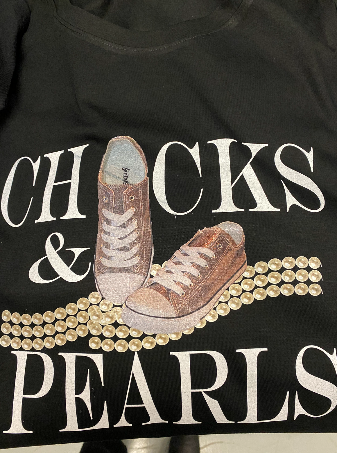 Chucks & Pearls Girl Boss sneaker